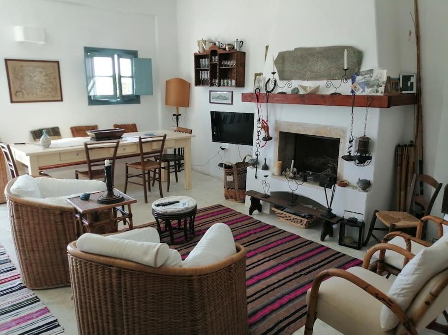 Casa Dei Melograni At Vourlidia Leros Villa Vromolithos ภายนอก รูปภาพ